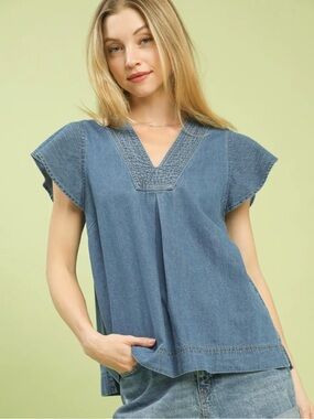 🩵Hello Gorgeous! Umgee COTTON Cap Sleeve Denim Top - Light Denim